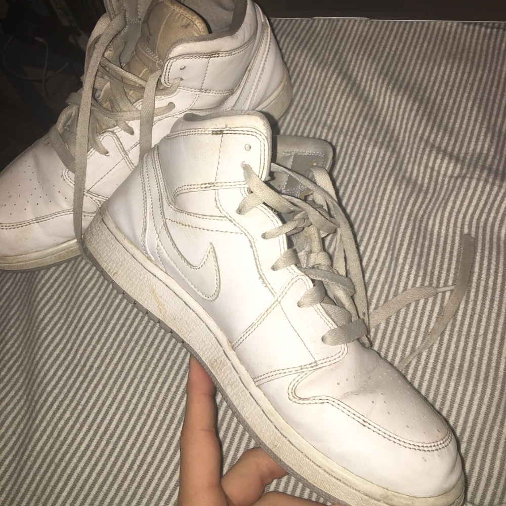 White Jordan 1s